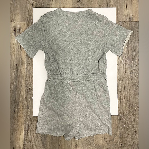 Gray romper size medium - Picture 2 of 2